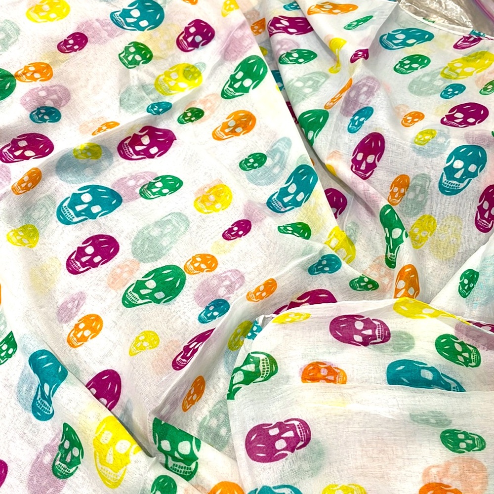 Scarf With skeletons 62x42